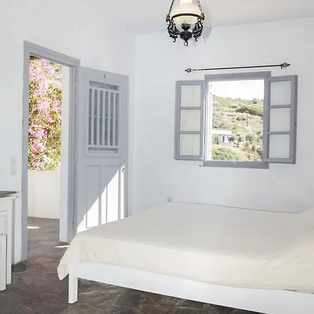 Ostria Platis Gialos (Sifnos)